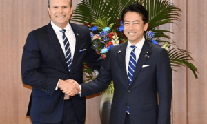 高市早苗独角戏再怎么唱，不妨碍自卫队很老实，来华找解放军谈和平