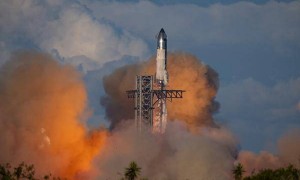 嫌SpaceX进度慢，NASA局长：开放竞争，得抢先中国登月