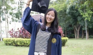 章莹颖男友国庆探望章父并协助直播,网友劝其早点结婚,回应:已开始新恋情