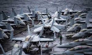 美军航母连摔两架飞机,是因遭到电磁攻击?中国军号发文