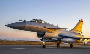 歼-10CE遭遇最强挑战者,巴铁急购霹雳-17应对危局