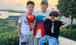 蔡国庆儿子全科免考毕业!身高猛长高颜值似妈,与亲弟共用一张脸