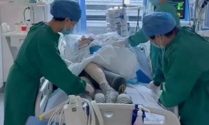 冲上热搜!65岁阿姨一顿饭把全家送进医院,最近很多人餐桌上都有……