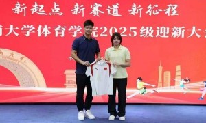 全红婵已到暨南大学报到,与体育学院院长苏炳添合影留念