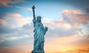 纽约州拒掏钱,自由女神像火炬或因政府停摆而“熄火”