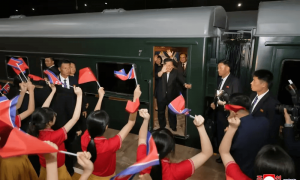 金正恩结束对中国访问,乘专列离开北京